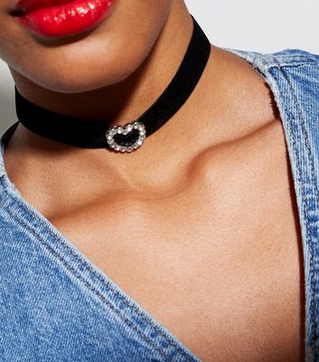 Black Velvet Diamante Heart Choker Necklace New Look