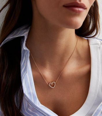 Small gold hot sale heart necklace