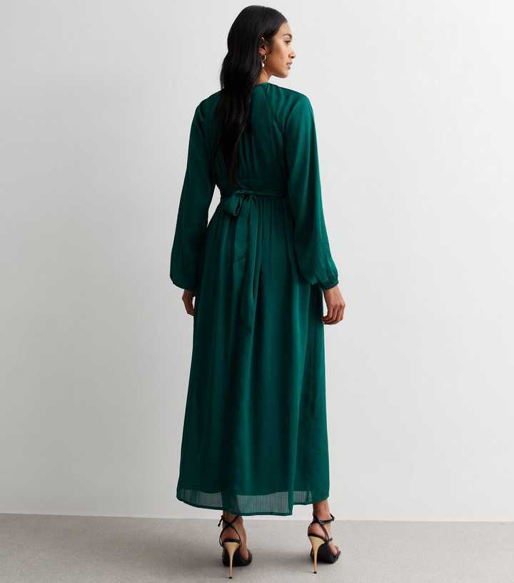 https://media3.newlookassets.com/i/newlook/879661635M3/womens/clothing/dresses/gini-london-green-ruched-waist-maxi-dress.jpg?strip=true&qlt=50&w=720