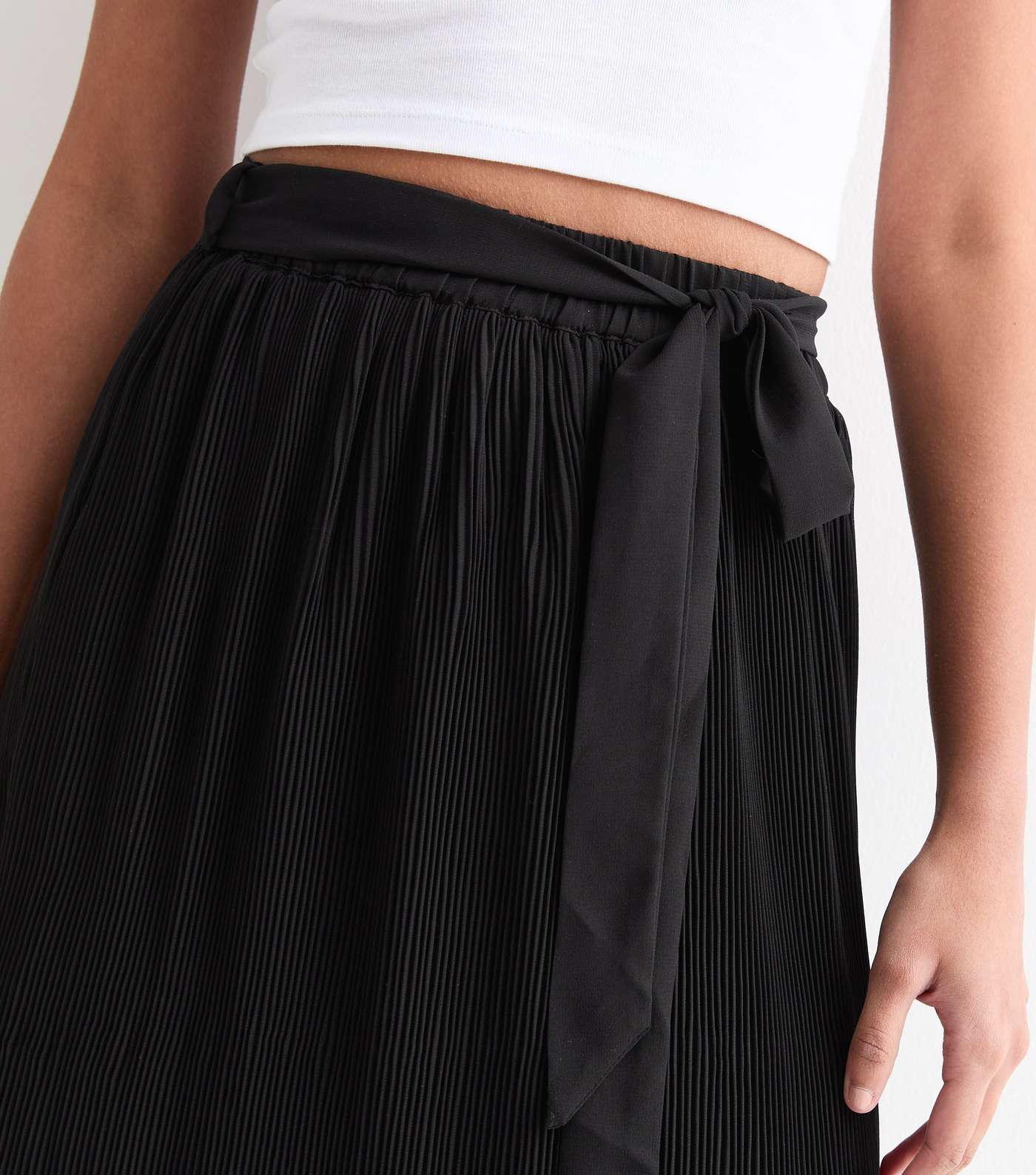 Gini London Black Pleated Belted Maxi Skirt Image 2
