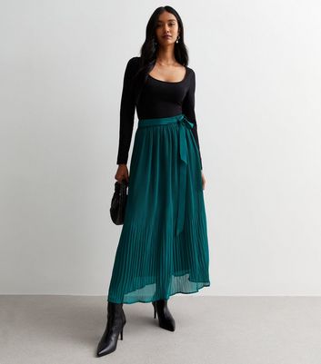 Green pleated discount skirt new look