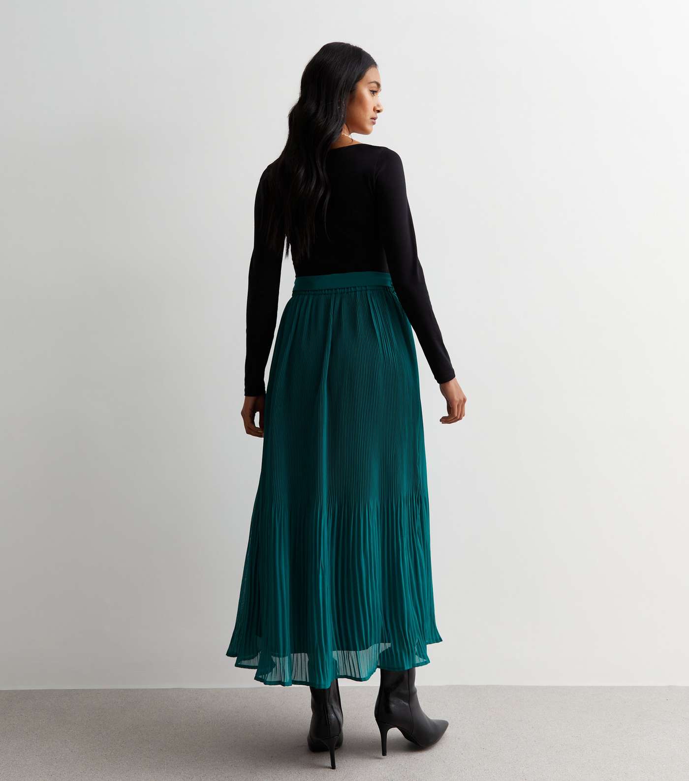 Gini London Dark Green Pleated Belted Midi Skirt Image 4