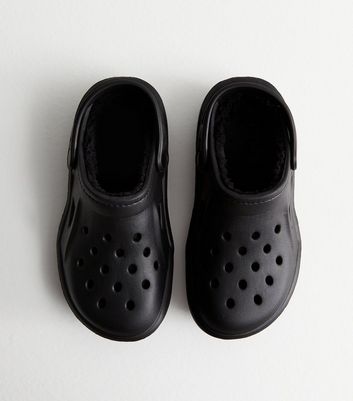 Black crocs discount with fur kids