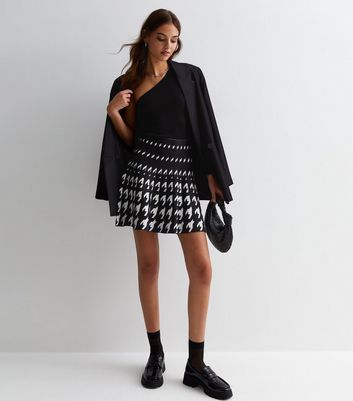 Cameo Rose Black Dogtooth Flippy Mini Skirt | New Look