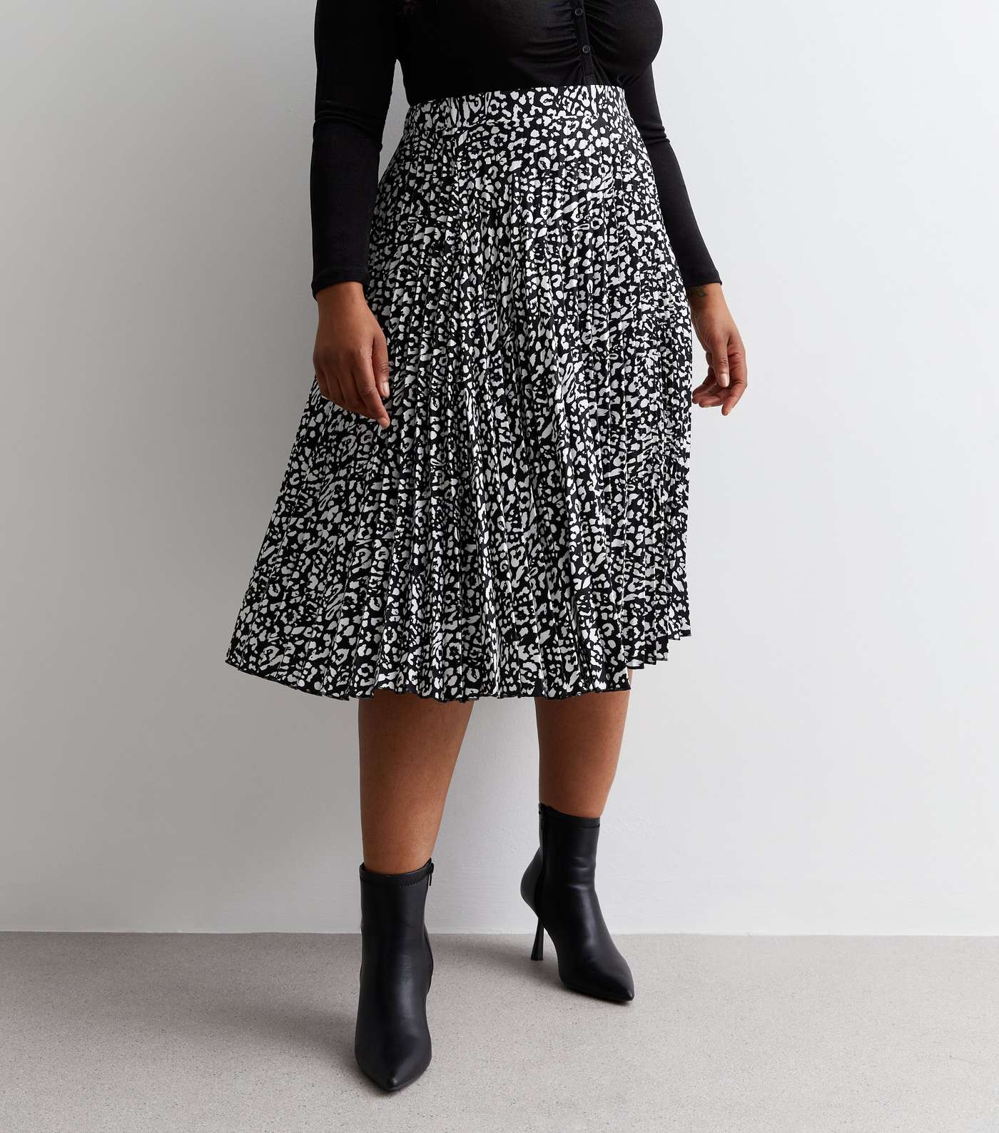 Curves Black Mark Making Satin Pleated Midi Skirt Image 2