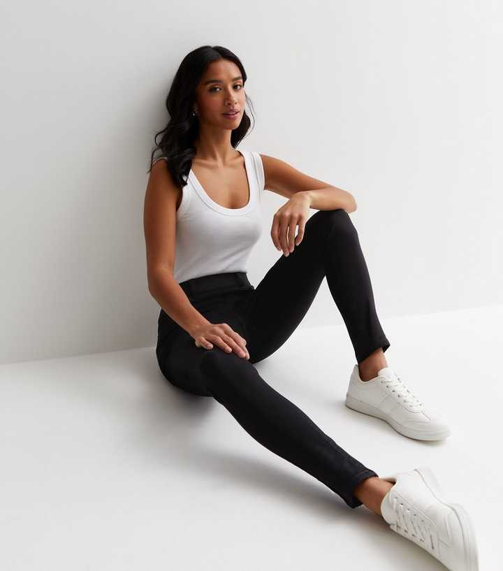 https://media3.newlookassets.com/i/newlook/882177701/womens/clothing/jeans/petite-black-mid-rise-lift-shape-emilee-jeggings.jpg?strip=true&qlt=50&w=720