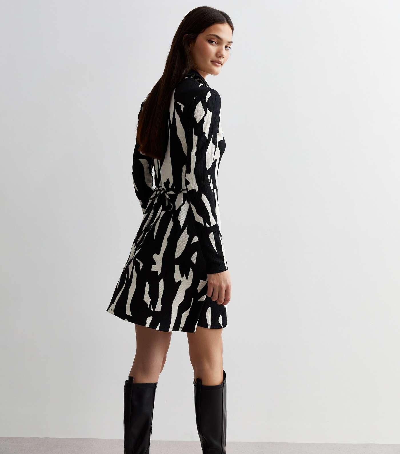 Black Abstract Print Crinkle Jersey Mini Shirt Dress Image 4
