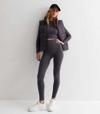 Insanely Soft Leggings and Ideas for Expanding Your Athleisure Wardrobe |  Athleisure outfits, Gymwear outfits, Grey leggings outfit