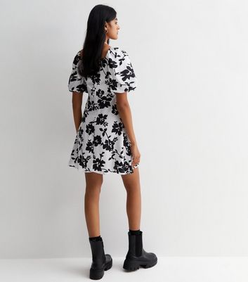 20+ White Floral Puff Sleeve Dress