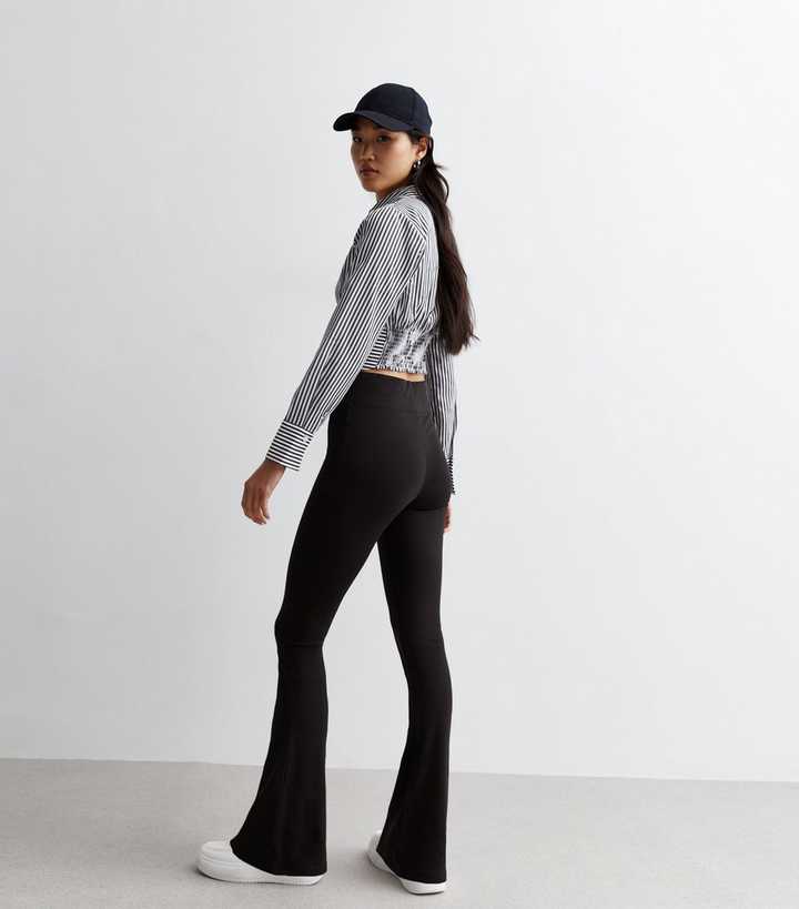 https://media3.newlookassets.com/i/newlook/883532001M3/womens/clothing/leggings/black-high-waist-flared-leggings.jpg?strip=true&qlt=50&w=720