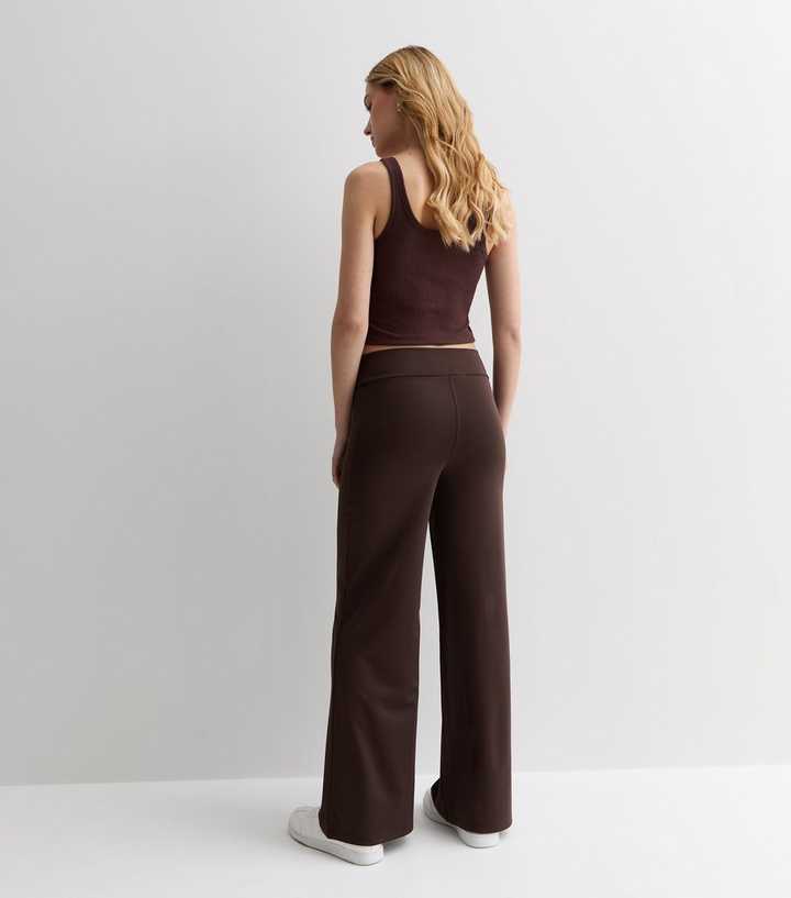 https://media3.newlookassets.com/i/newlook/883532127M3/womens/clothing/trousers/brown-wide-leg-leggings.jpg?strip=true&qlt=50&w=720
