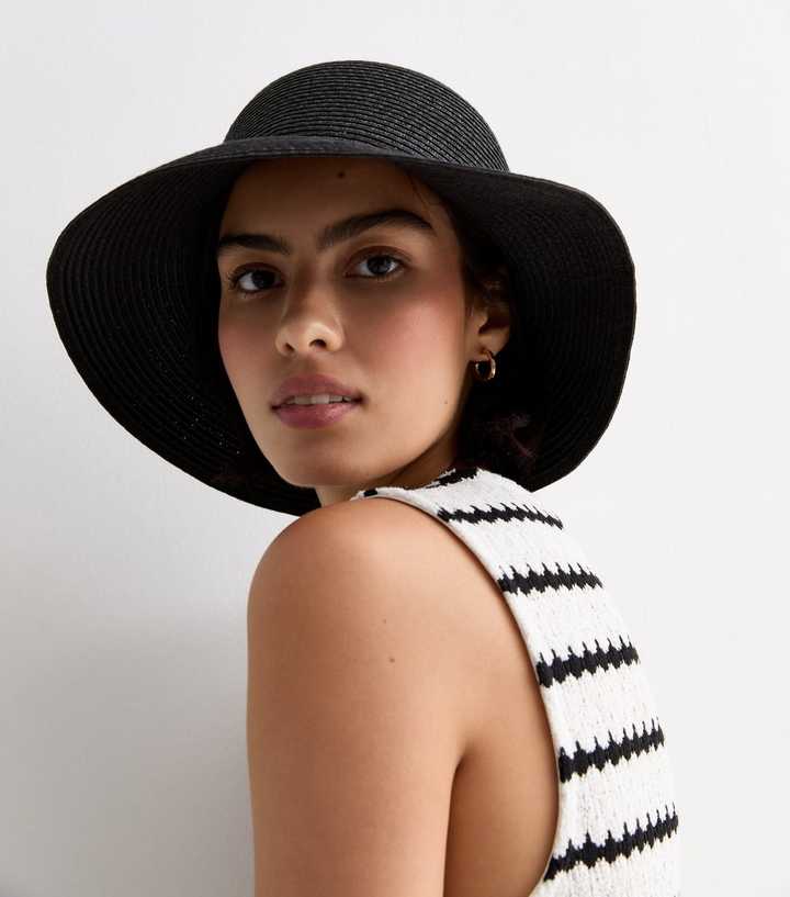 https://media3.newlookassets.com/i/newlook/884192301/womens/accessories/hats/black-straw-effect-packable-bucket-hat.jpg?strip=true&qlt=50&w=720