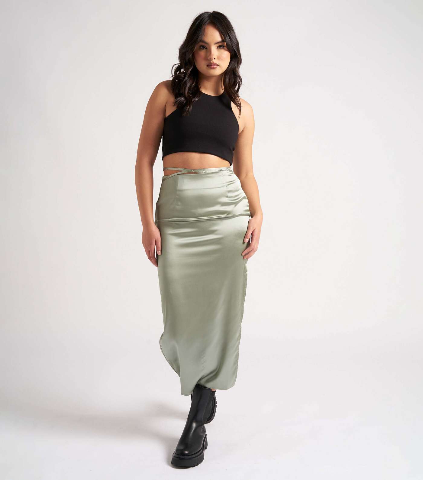 Urban Bliss Green Satin Split Hem Midaxi Skirt Image 2