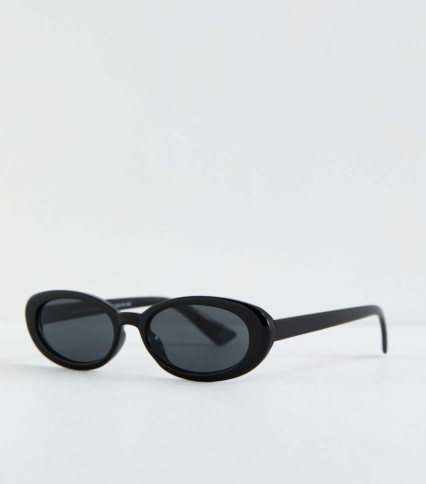 Black Oval Sunglasses Image 2