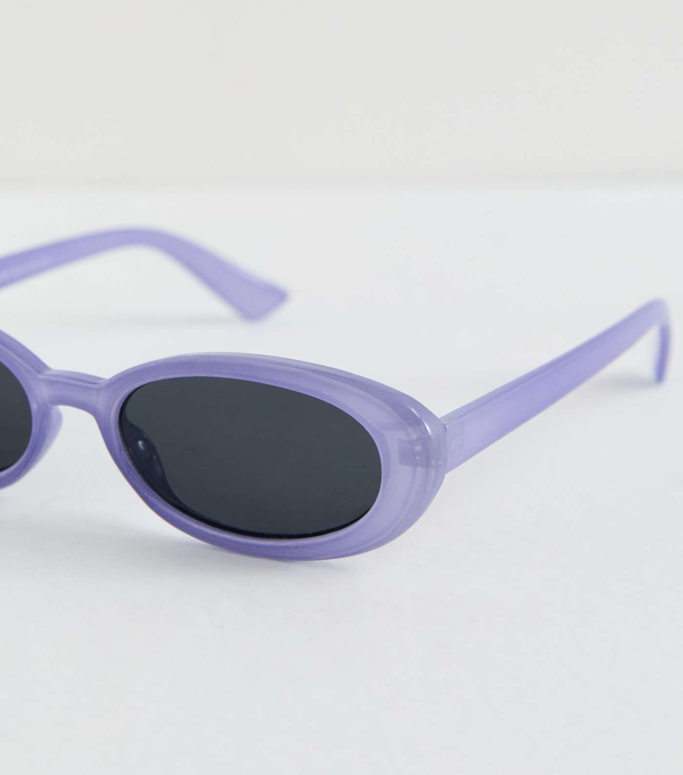 Light Purple Oval Sunglasses Image 3