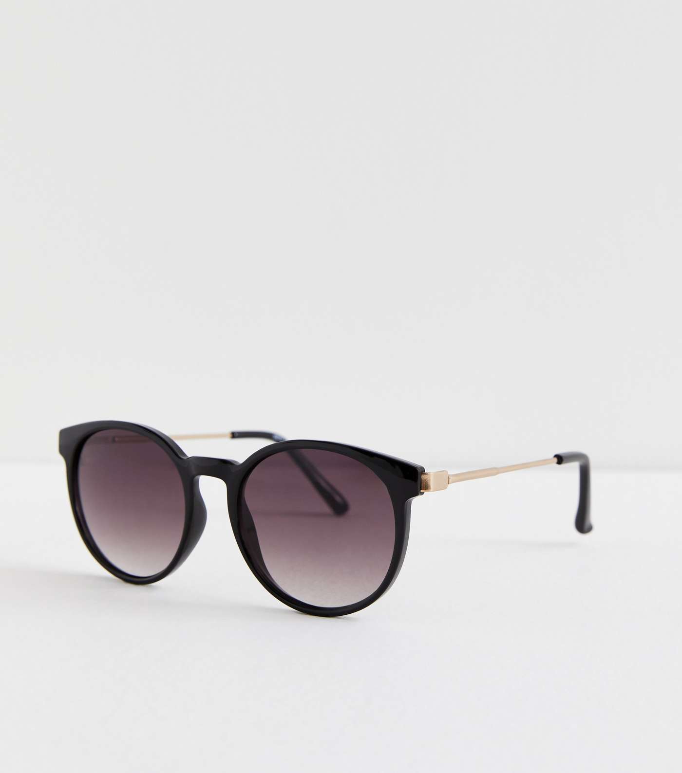Black Round Frame Sunglasses Image 2