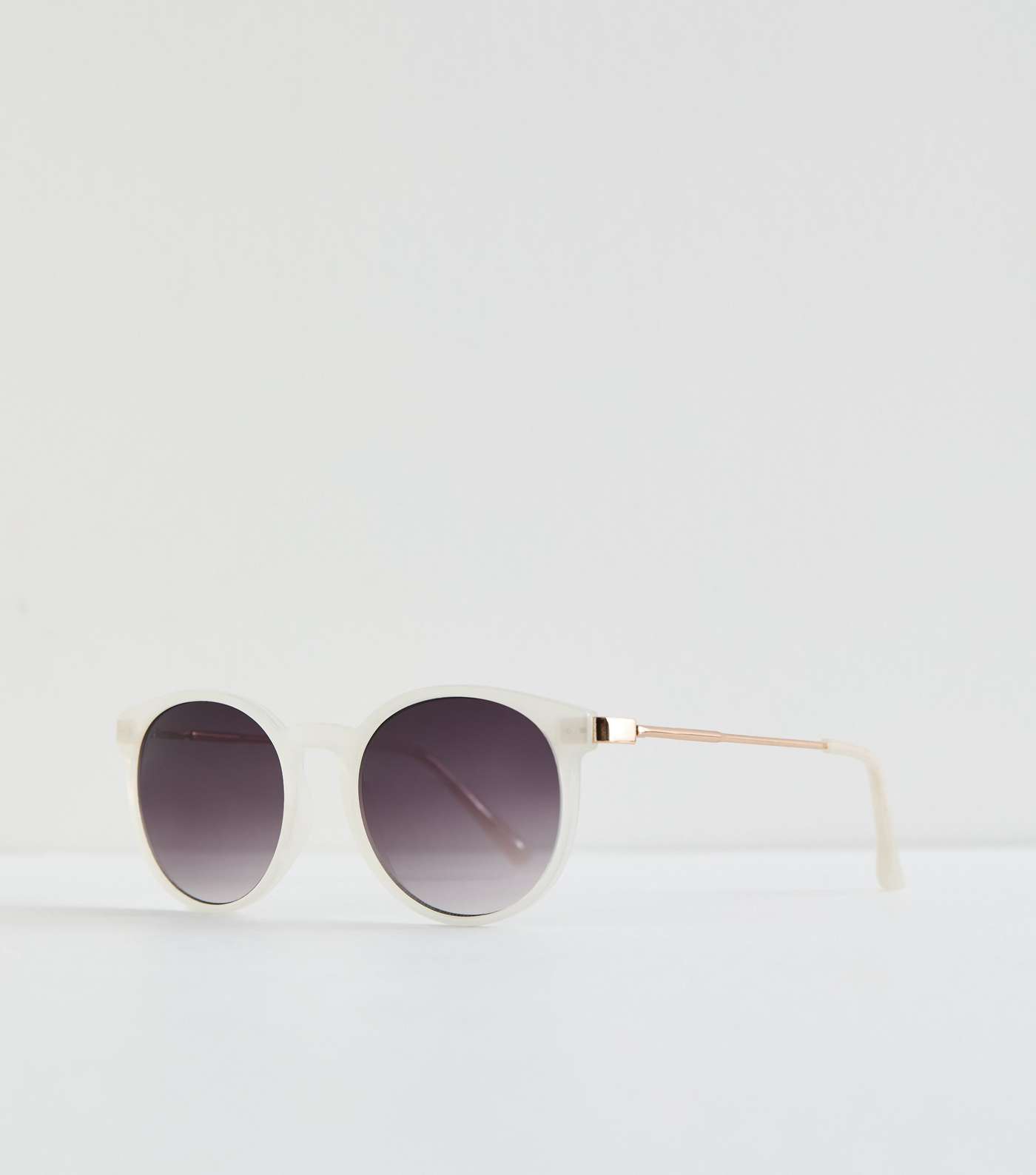 White Round Frame Sunglasses Image 2
