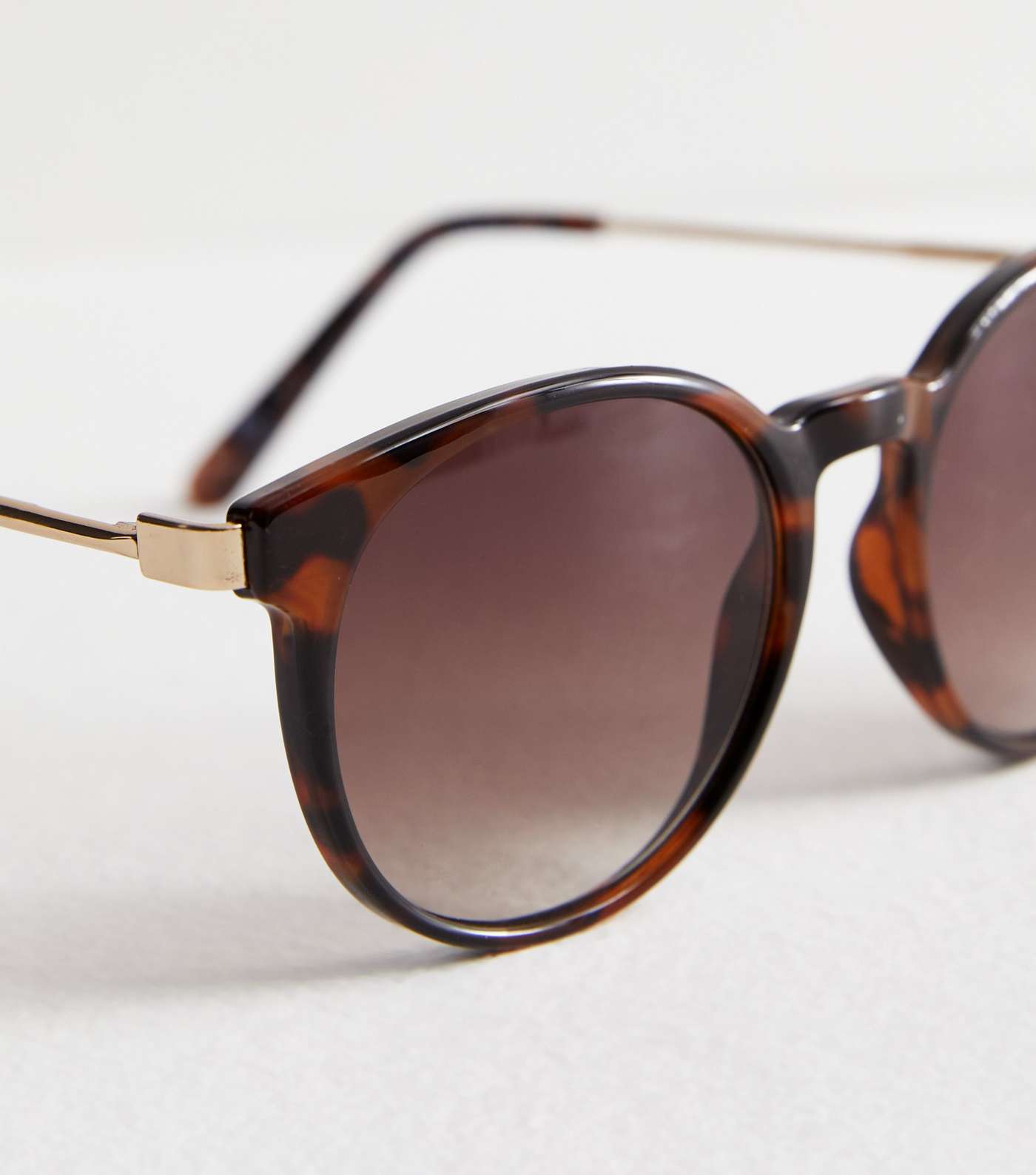 Brown Round Frame Sunglasses Image 3