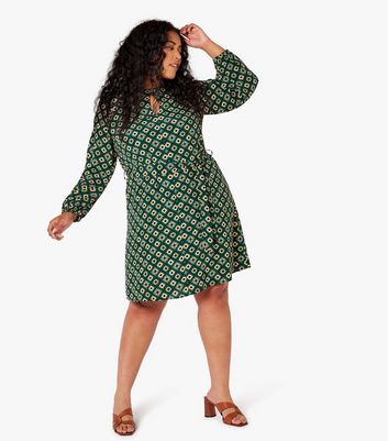Apricot Curves Green Geometric Print Keyhole Mini Dress New Look
