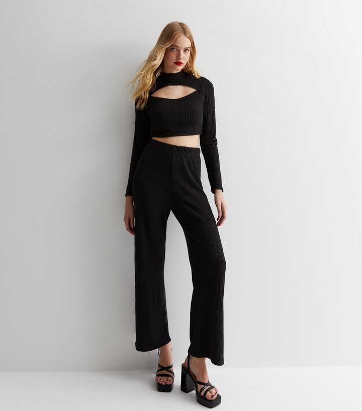 https://media3.newlookassets.com/i/newlook/886065801/womens/clothing/leggings/pink-vanilla-black-ribbed-flared-leggings.jpg?strip=true&qlt=50&w=720