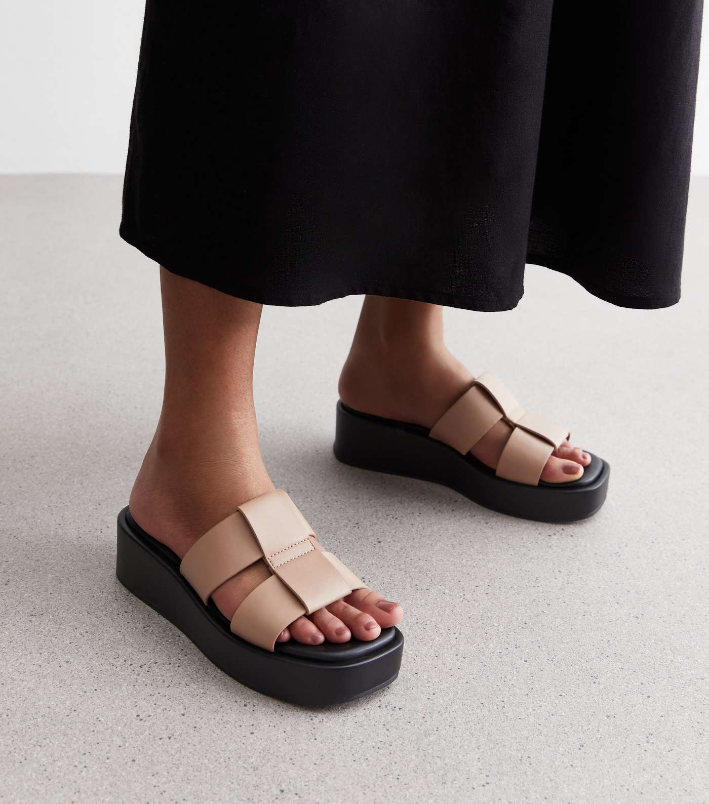 Brown Grid Strap Flatform Wedge Sandals Image 2
