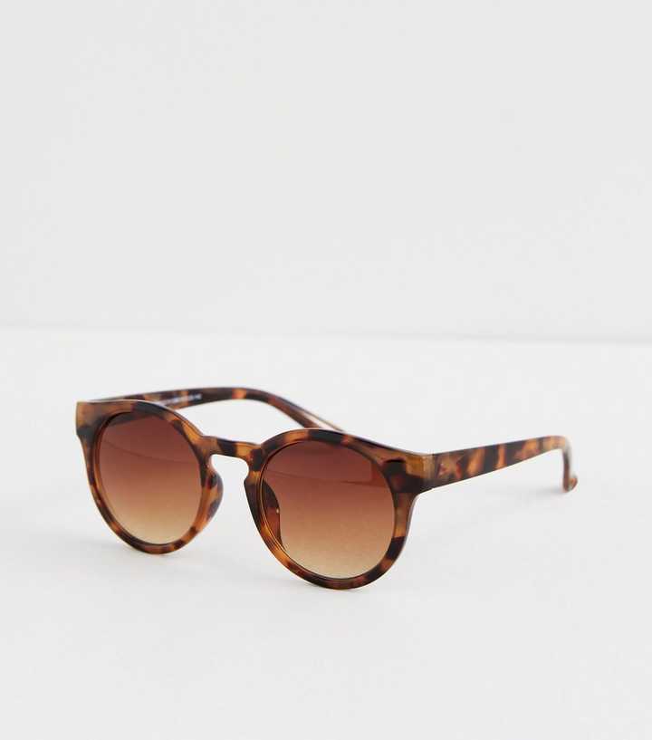 brown round sunglasses
