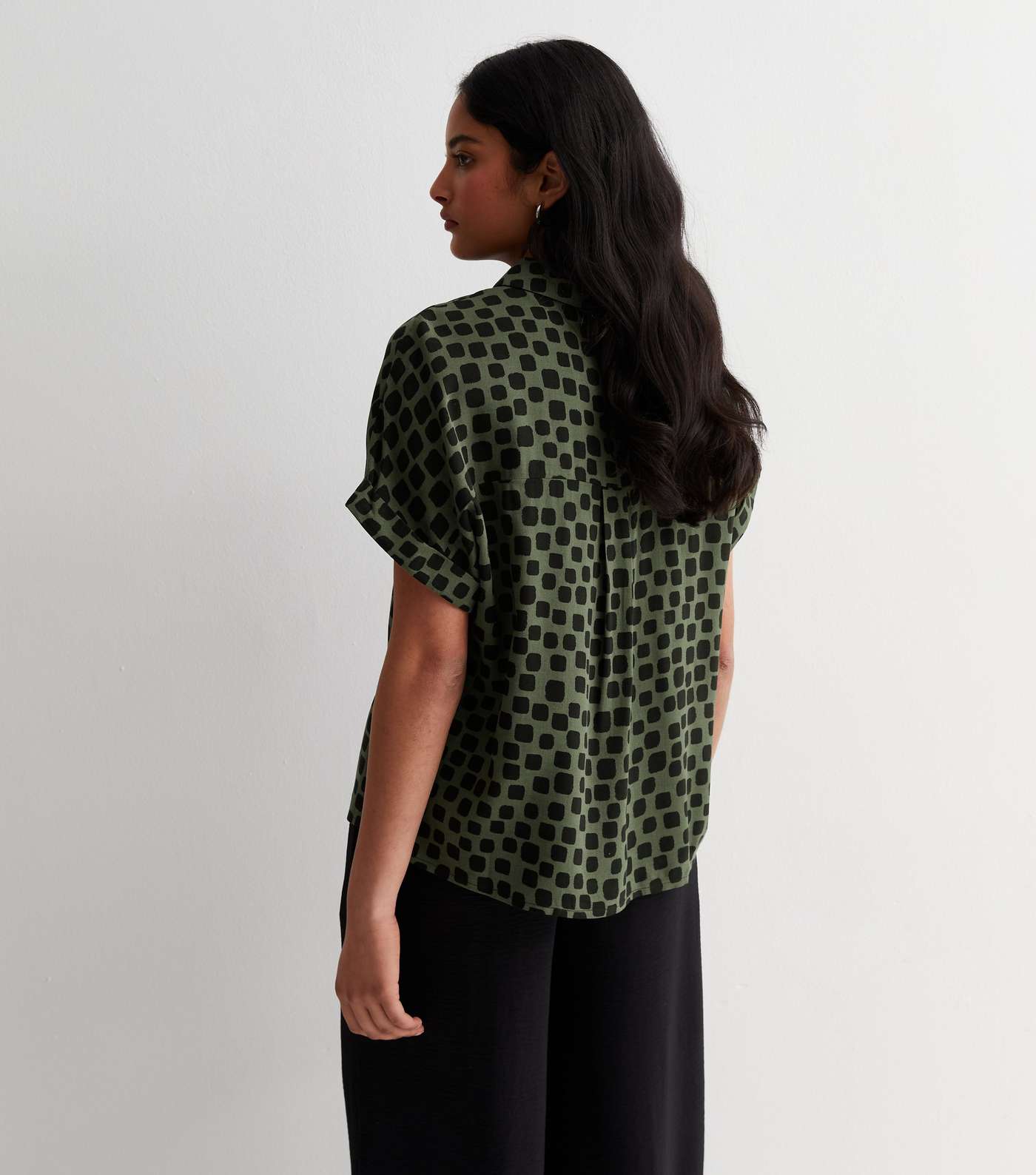 Green Patterned Short Sleeve Shirt Image 4