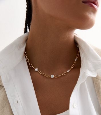 The Perfect Jewelry For A High Neck Dress: An Essential Guide