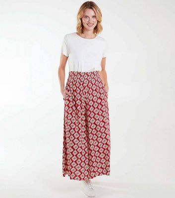 Petite Red Daisy Wide Leg Crop Trousers | New Look