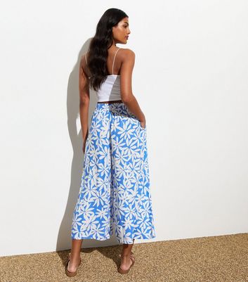 Blue Cropped Floral Printed Trousers New Look