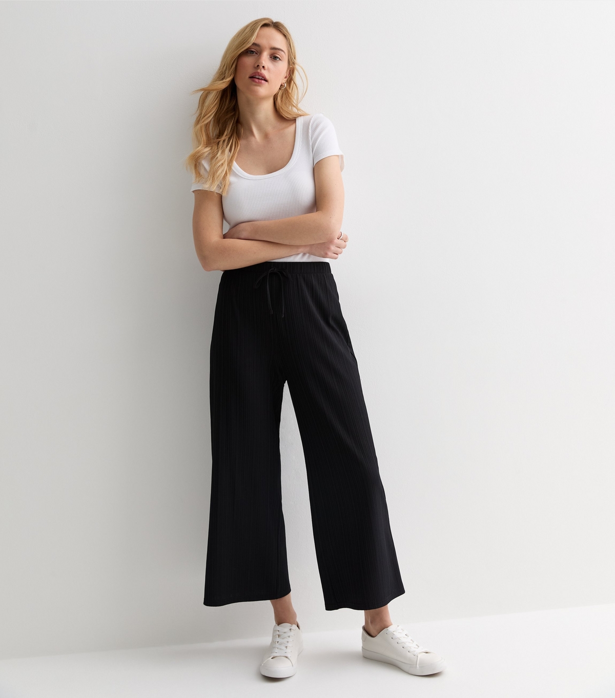 Women's Black Ribbed Drawstring Wide Leg Crop Trousers New Look
