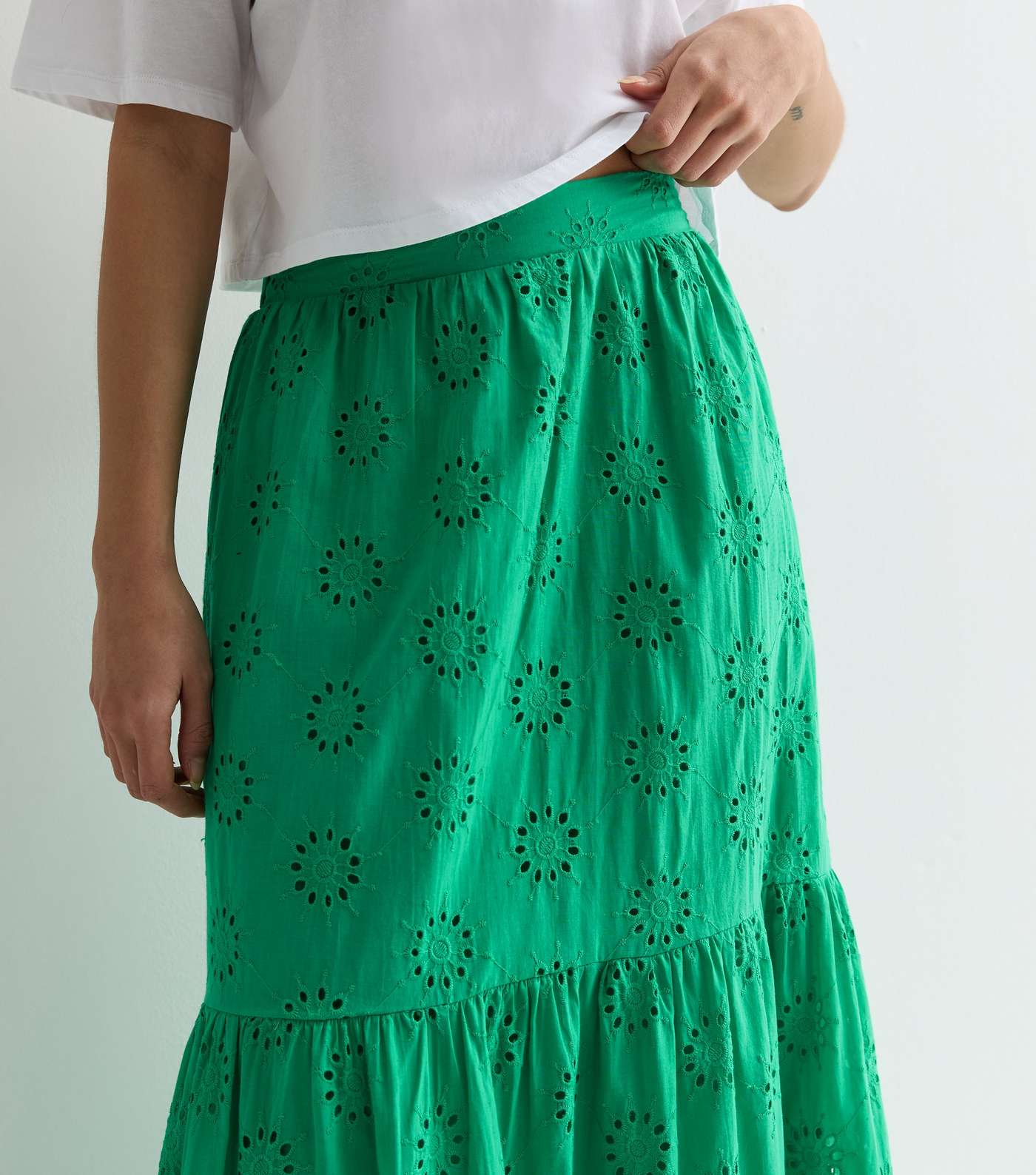 Gini London Green Tiered Lace Embroidered Maxi Skirt Image 2
