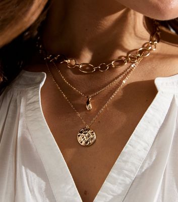 Gold Layered Beaten Circle Pendant Necklace New Look