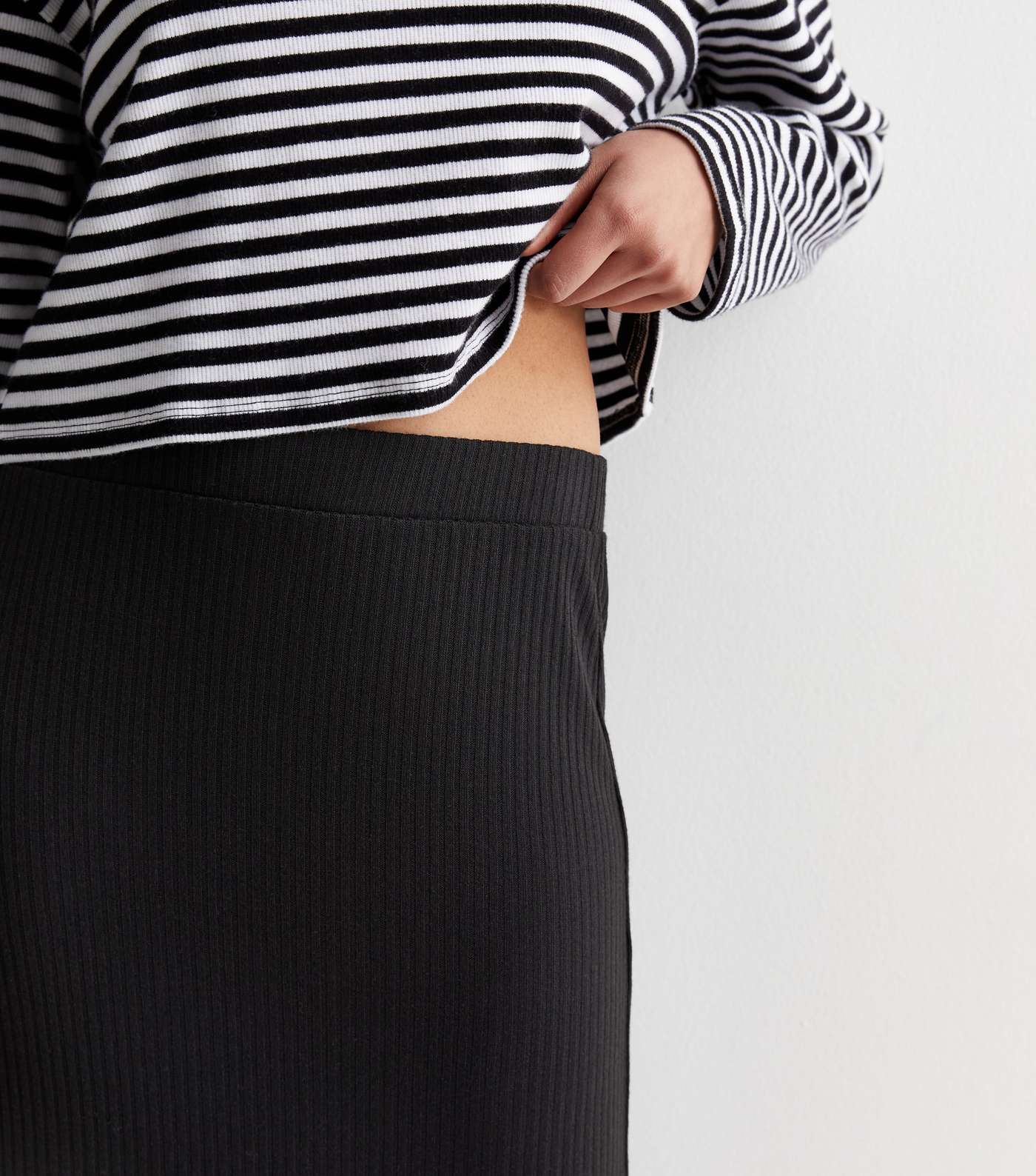 Black Ribbed Split Hem Midi Skirt Image 2