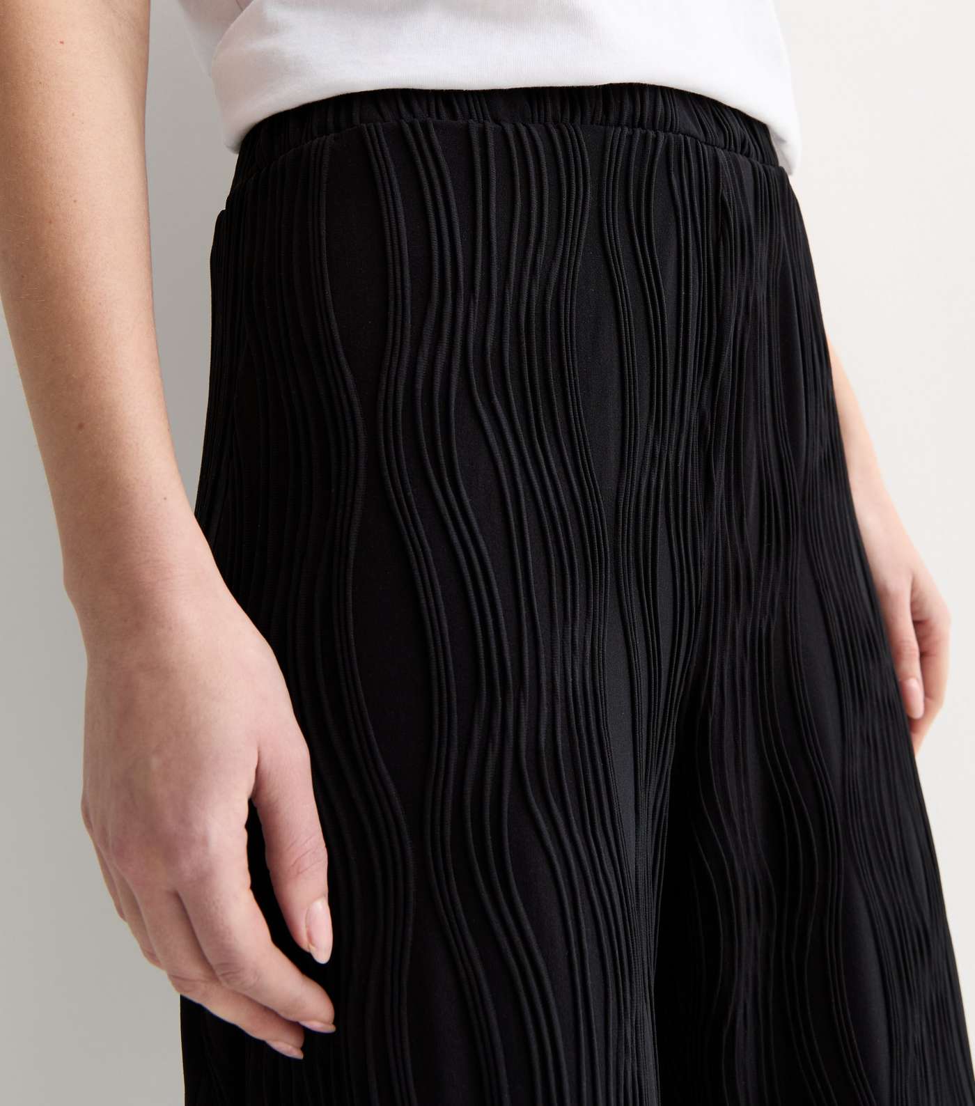 Black Ripple-Surface Wide Leg Trousers Image 2