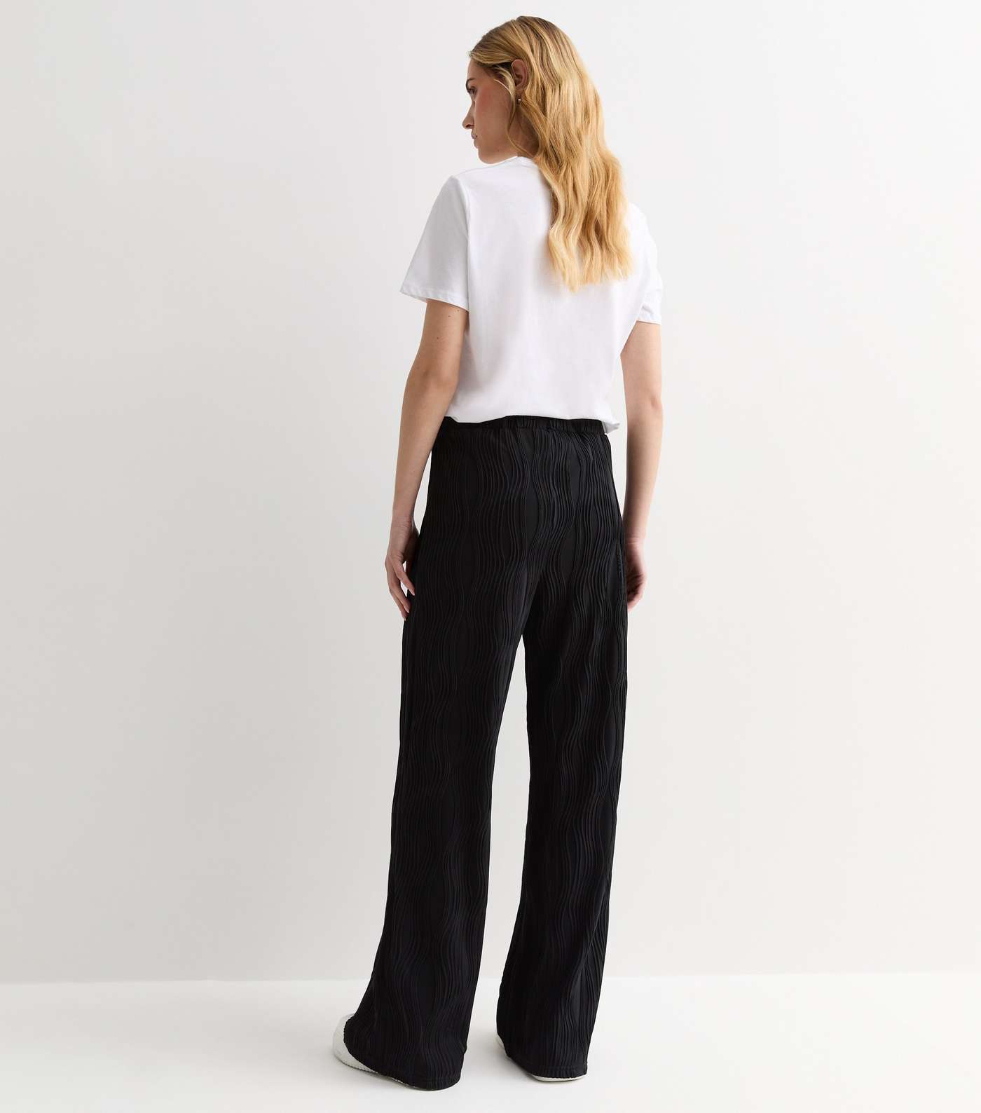 Black Ripple-Surface Wide Leg Trousers Image 4