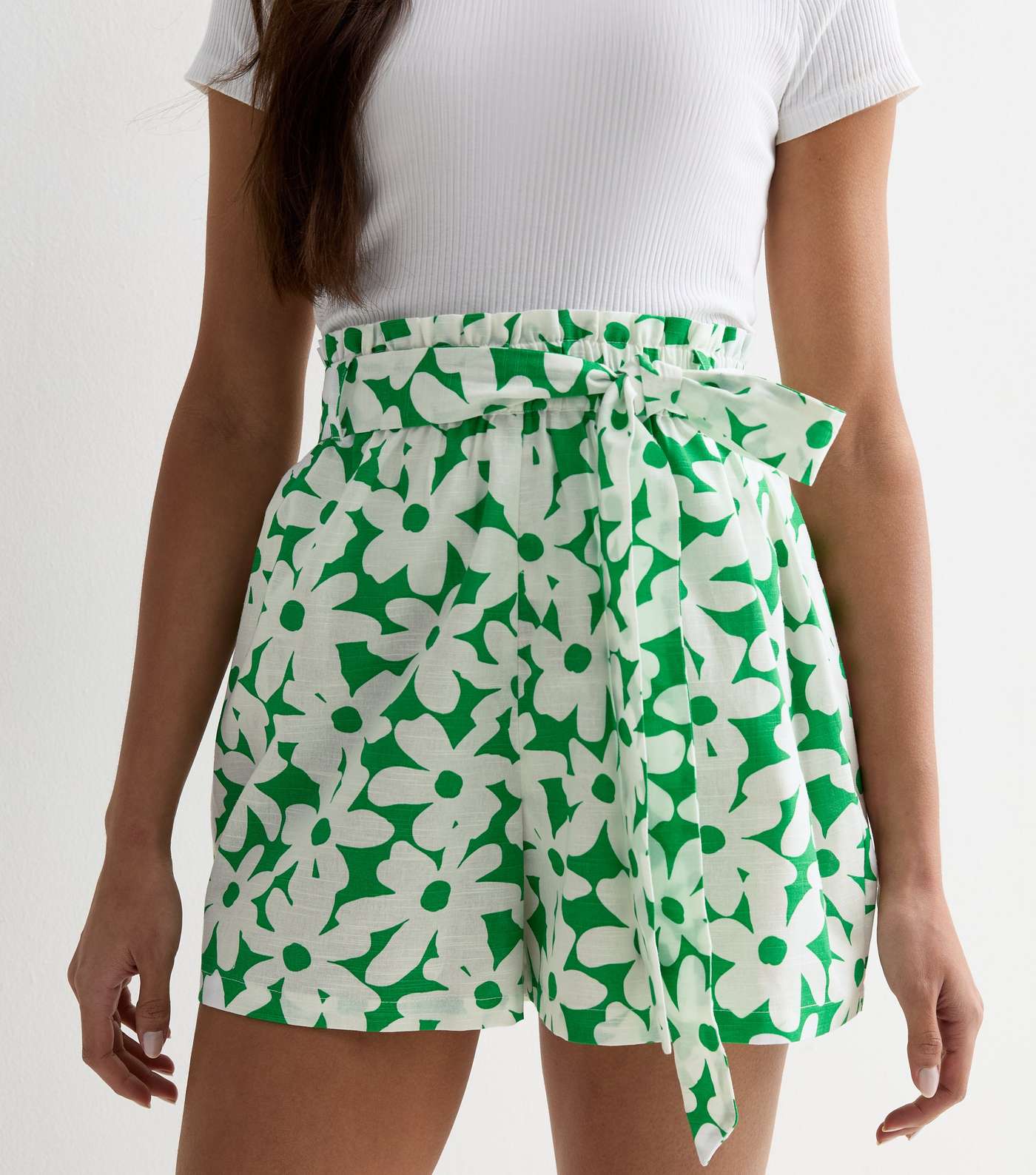 Green Retro Floral Print High Waist Paperbag Shorts Image 2