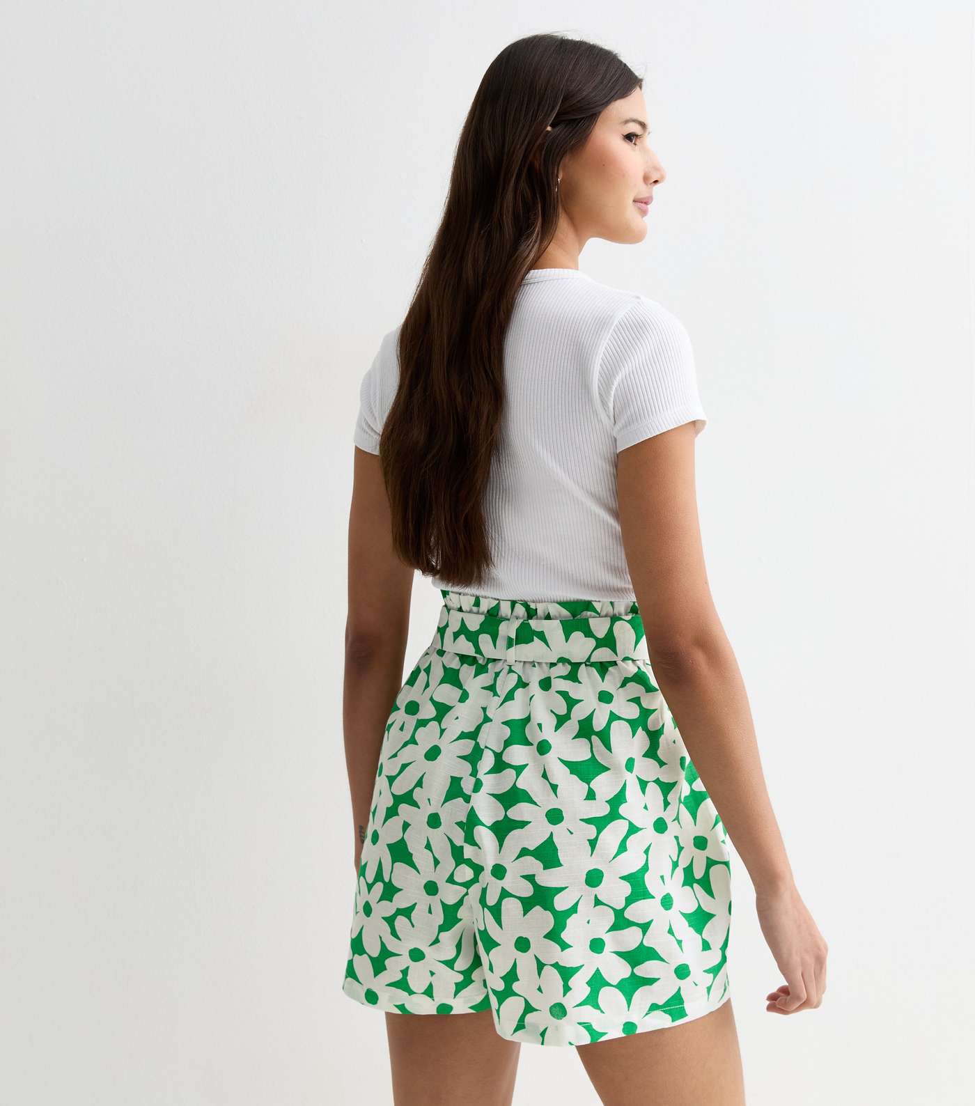 Green Retro Floral Print High Waist Paperbag Shorts Image 4