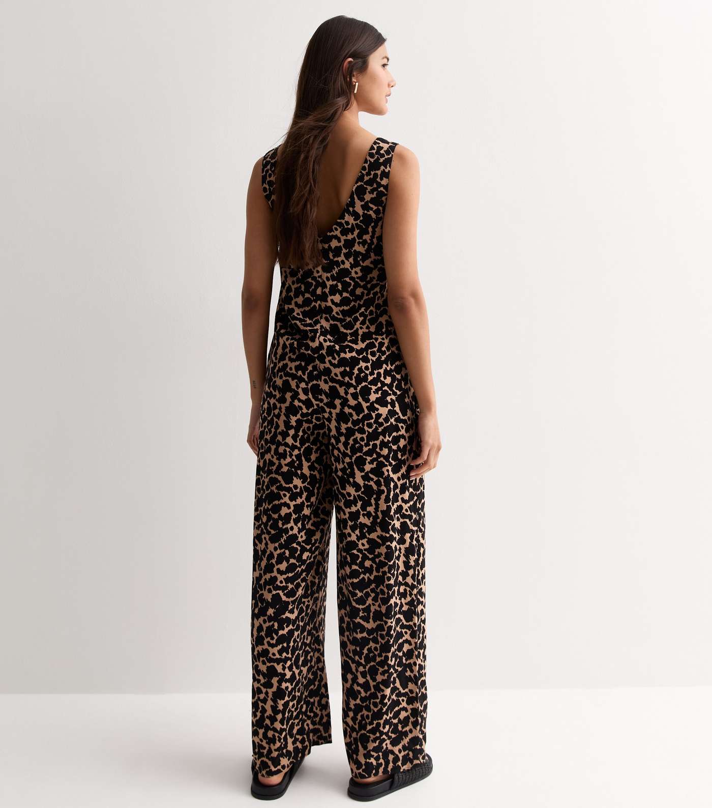 Brown Abstract Print Sleeveless Jumpsuit Image 4
