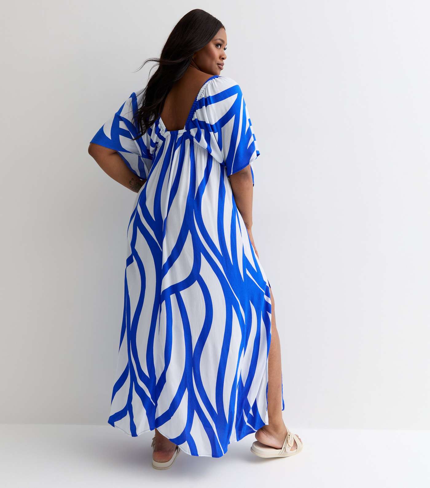 Curves Blue Line Print V Neck Maxi Beach Dress Image 4