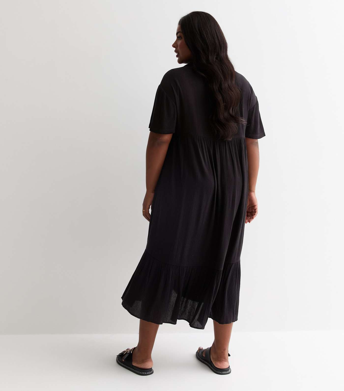 Curves Black Short Sleeve Tiered Midi Smock Dress Image 4