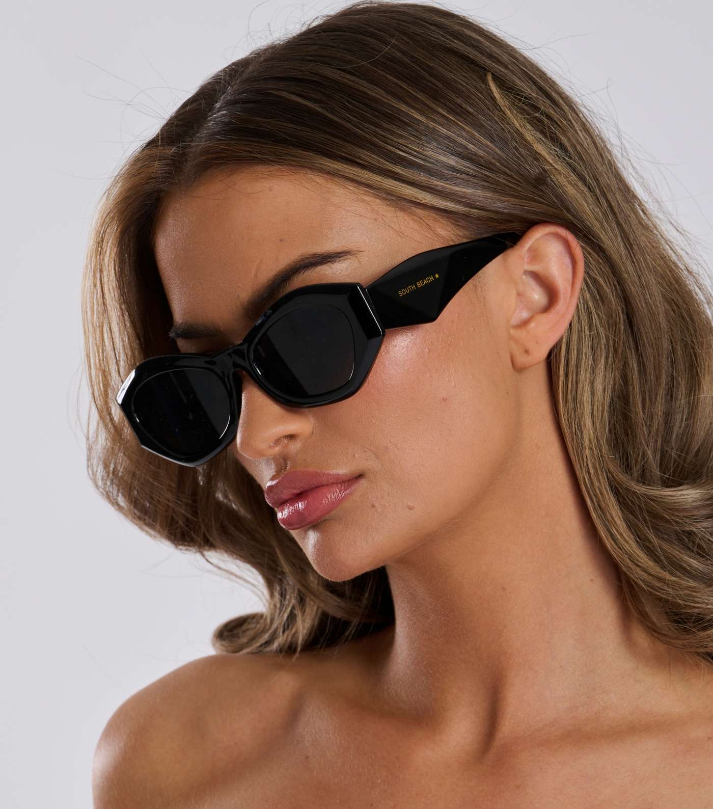South Beach Black Slim Round Sunglasses Image 2
