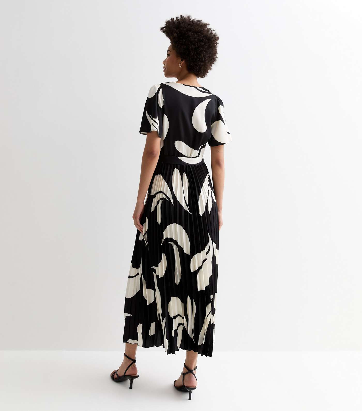 Tall Black Abstract Print Satin Pleated Midi Dress Image 4
