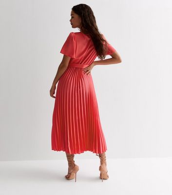 Petite Red Satin Wrap Pleated Midi Dress New Look