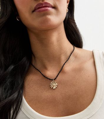 Gold Daisy Pendant Rope Necklace New Look