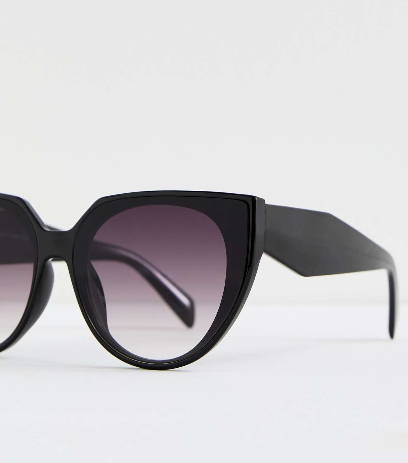 Black Cat Eye Frame Sunglasses Image 3
