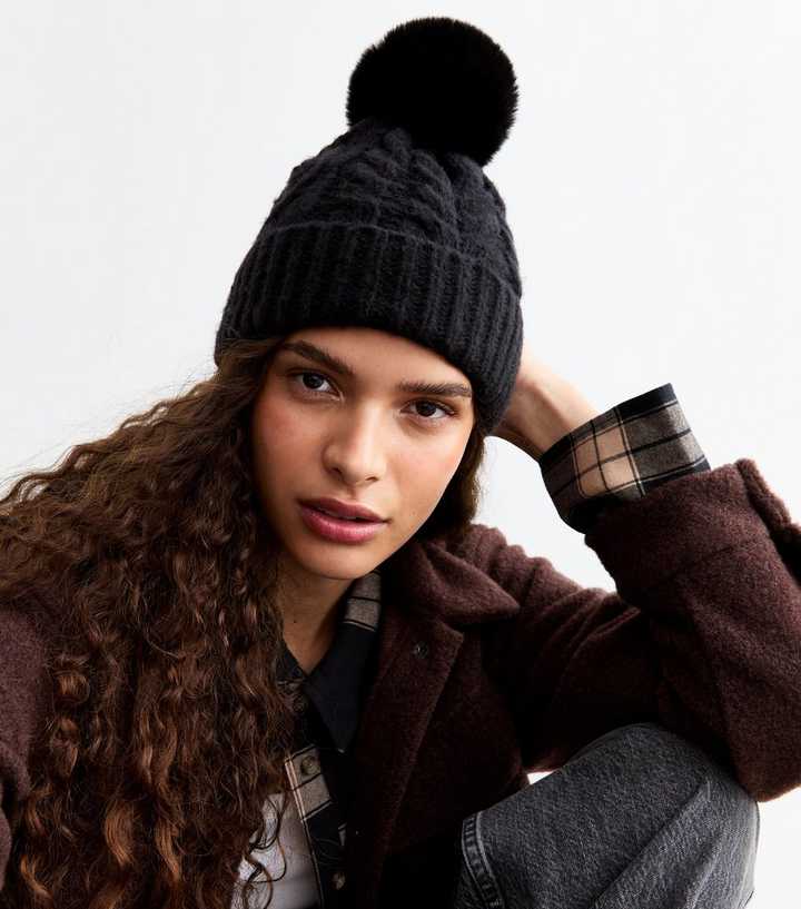 Black Faux-Fur Pom Pom Bobble Hat New Look