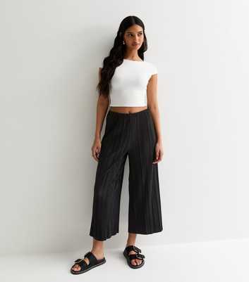 Black Plisse-Pleat Cropped Trousers 