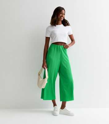 Green Plisse-Pleat Cropped Trousers