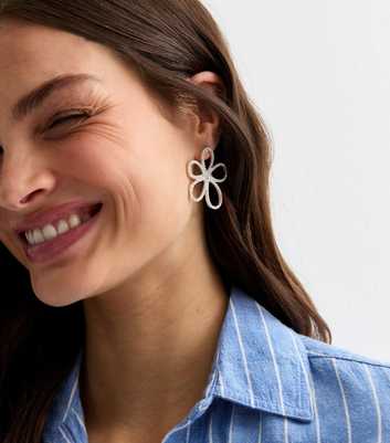 Diamanté Cut-Out Flower Stud Earrings 